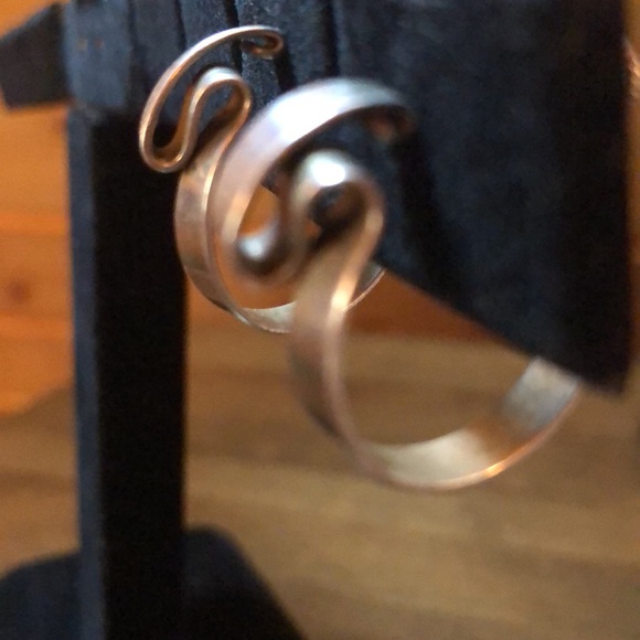 Vintage Sterling Napier Screw-back Hoop Earrings - Picture 3 of 10